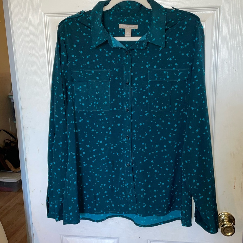 Banana Republic 100% polyester blue star long sleeve top. Size XL